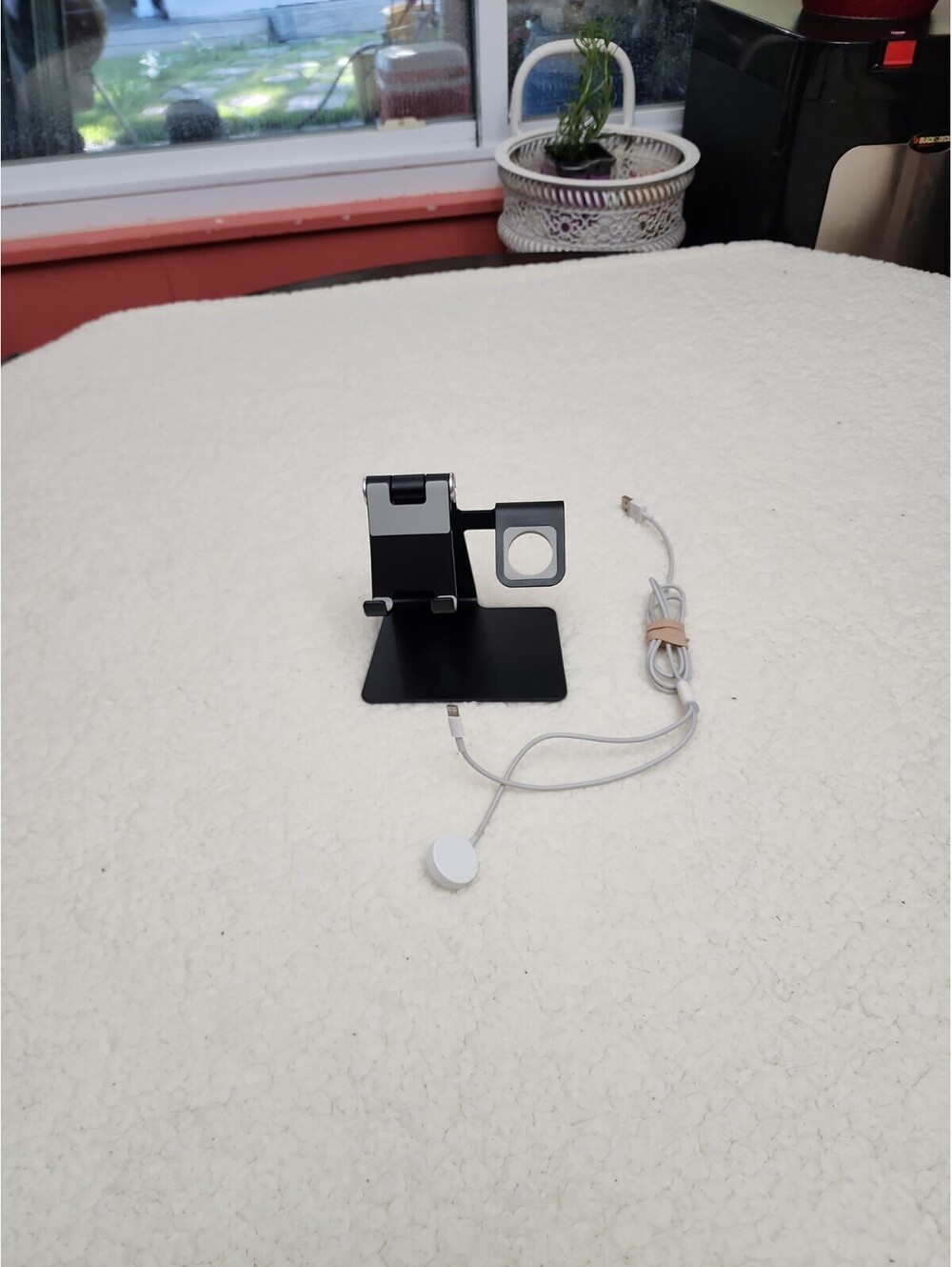 OMOTON Aluminum Phone Stand Desk Holder Apple Watch USB Charger Dock Silver BLAC